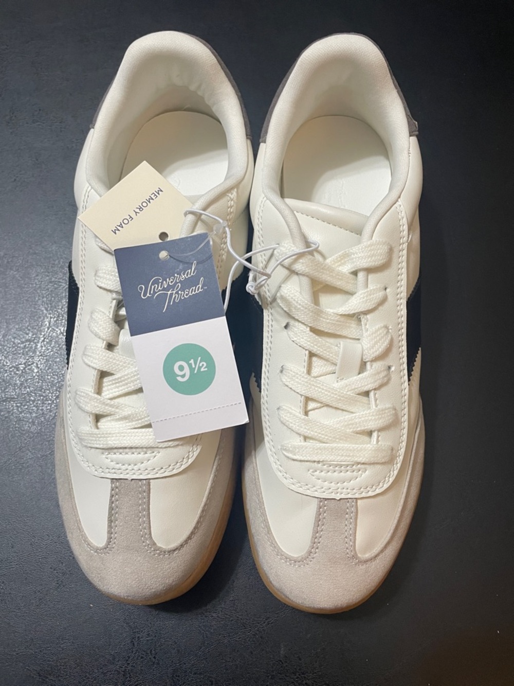 Universal Thread Spencer Sneakers - White w black Stripe NWT Sz. 9.5 gum sole